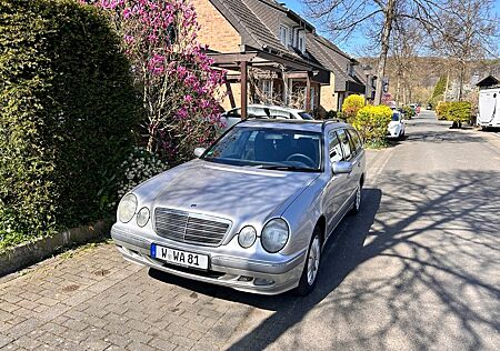 Mercedes-Benz E 280 T 4MATIC AVANTGARDE Avantgarde