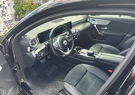 Mercedes-Benz A 250 e AMG Line