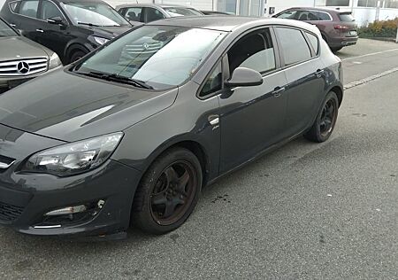 Opel Astra J Lim. 5-trg. Active