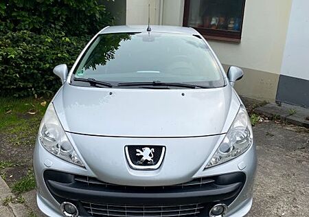 Peugeot 207 207cc fast Vollausstattung. Erst 70tkm.
