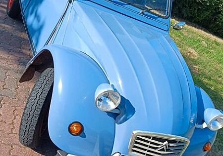 Citroën 2 CV , Original mit Geschichte