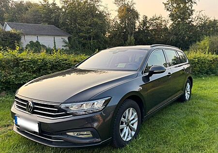 VW Passat Variant Volkswagen 2.0 TDI SCR DSG Business Vari...