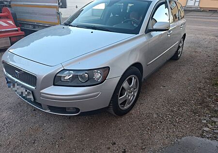 Volvo V50 2.4 -