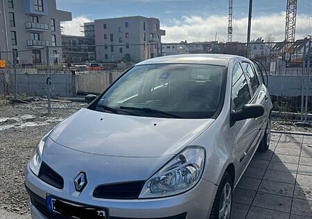 Renault Clio Authentique 1.2 16V 55kW Authentique