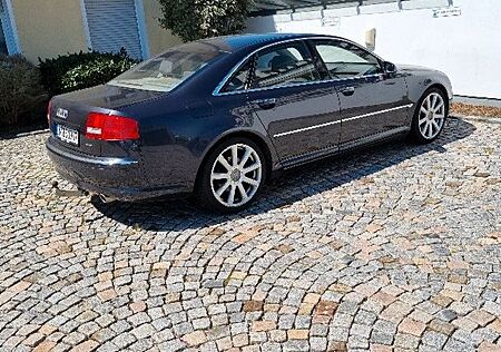 Audi A8 4.2 tiptronic quattro -