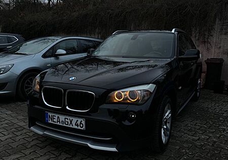 BMW X1 xDrive20d -12 fach bereift