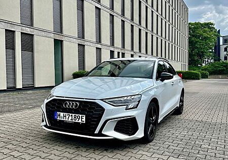 Audi A3 45 TFSIe S-line Sportback LED Virtual So+Wi Felg