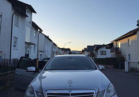 Mercedes-Benz E 200 CDI T BlueEFFICIENCY -