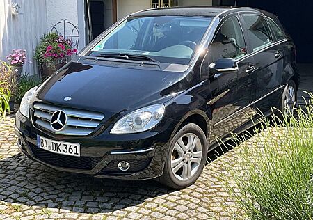 Mercedes-Benz B 200 -