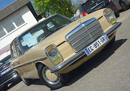 Mercedes-Benz 220 220D W115 rostfrei & ungeschweisst
