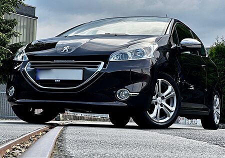 Peugeot 208 Allure PDC Klima SHZ Leder Sportpaket Tempo