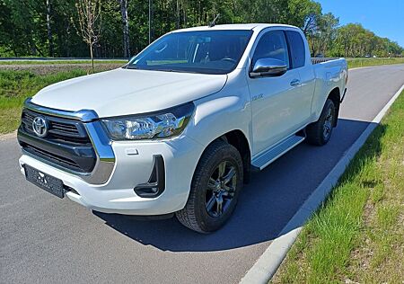 Toyota Hilux 2.4 D Autm.1,5-cab 4x4 Cam Klima Navi FBal