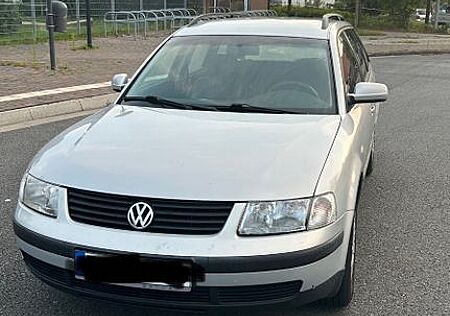 VW Passat Variant Volkswagen 1.6 Basis
