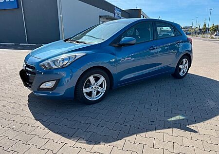 Hyundai i30 blue 1.6 CRDi 81kW Classic Classic