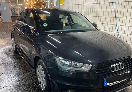 Audi A1 Sportback S line / TÜV 04/26