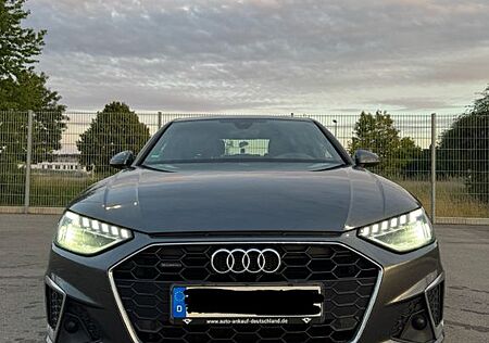 Audi A4 40 TDI S tronic quattro S line S line