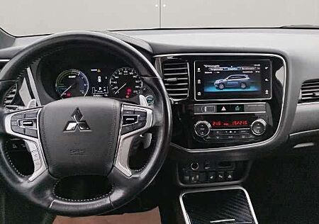 Mitsubishi Outlander PHEV PLUS mit Intro-Paket 4WD
