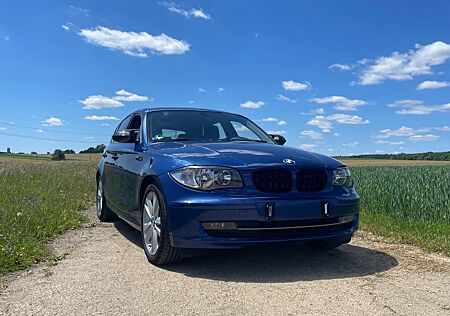 BMW 116i - TÜV NEU SCHECKHEFT