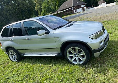 BMW X5 4.4i -