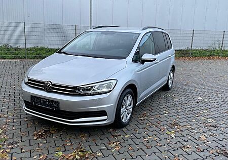 VW Touran Volkswagen 2.0 TDI SCR DSG Comfortline-sehr gepflegt