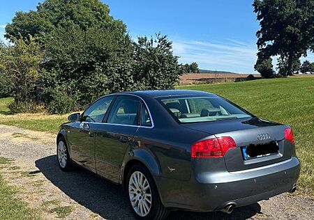 Audi A4 1.8 T quattro -