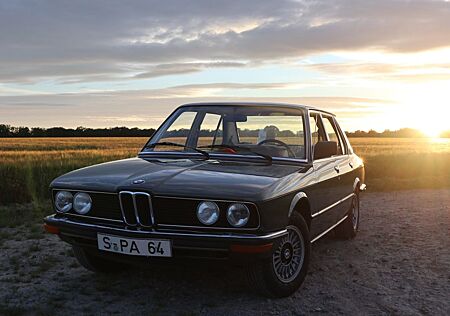 BMW 528i e12
