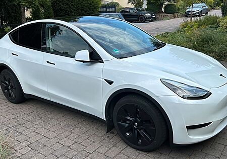 Tesla Model Y RWD BYD Akku AHK Winterreifen