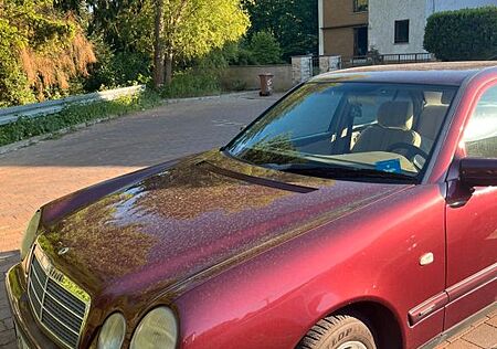 Mercedes-Benz E 200 CLASSIC Classic