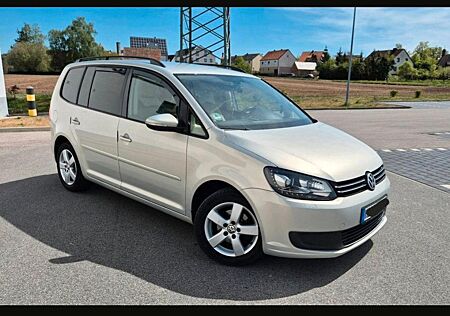 VW Touran Volkswagen 1.4 TSI, 140 PS Comfortline 5 Sitzplätze