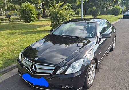 Mercedes-Benz E 200 Coupé CGI BlueEFFICIENCY ELEGANC...