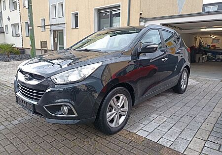 Hyundai ix35 2.0 CRDi*184PS*Premium 4WD*AHK*NAVI*9Fach