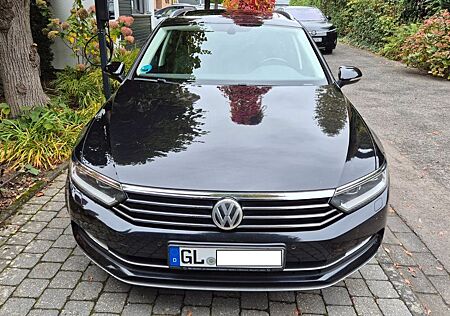 VW Passat Variant Volkswagen Highline, StandHz,AHK,LED,Virtual