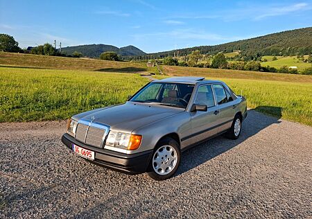 Mercedes-Benz 250 Diesel W124 Oldtimer AHK Alufelgen 2.Hand!!