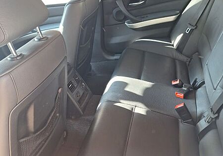 BMW 320d Touring - Bi Xenon - Navi Busi - Volleder
