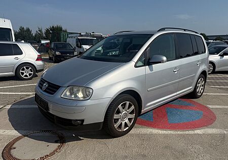 VW Touran Volkswagen Trendline tüv5-27