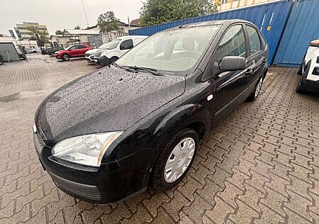 Ford Focus Lim. Fun/Navi/Klima/8 Fach Bereift
