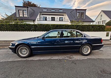 BMW 750iL Individual Fondorientiert Kühlschrank