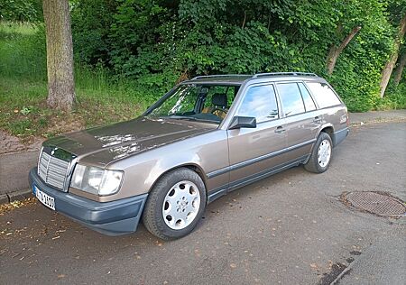 Mercedes-Benz 230