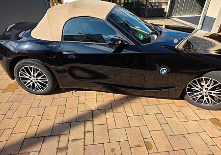 BMW Z4 2.2i Roadster 6 Zylinder