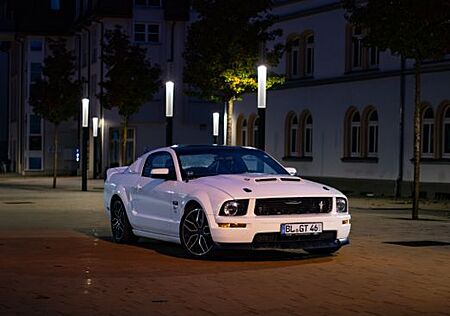 Ford Mustang GT Coupe Schalter LPG