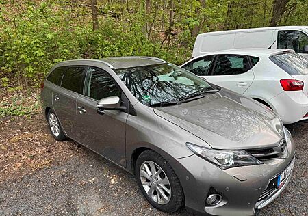 Toyota Auris Touring Sports 2,0-l-D-4D