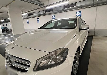 Mercedes-Benz A 250 AMG Line DCT AMG Line