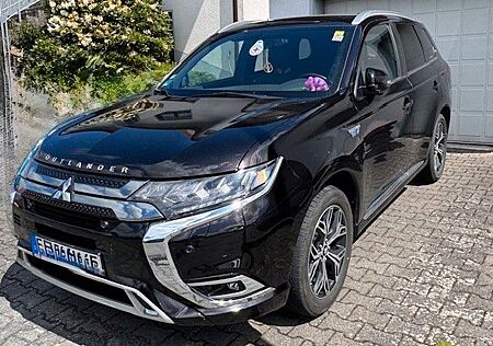 Mitsubishi Outlander 2.4 PLUG-IN HYBRID 4WD Plus ...