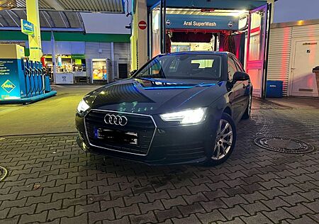 Audi A4 2.0 TFSI, 360, CarPlay, Leder, Mondscheinblau