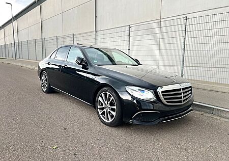 Mercedes-Benz E 220 E 220d EXCLUSIV MultiBeam Schiebedach Leder Holz