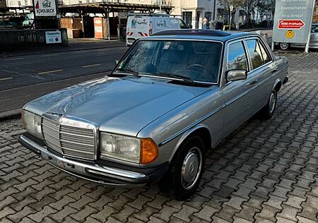 Mercedes-Benz 230 E