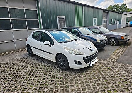 Peugeot 207 Urban Move 95 VTi Urban Move + 8 Reifen!