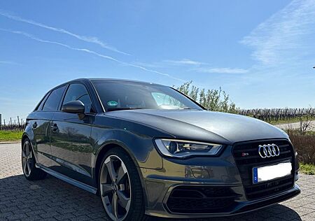 Audi S3 Sportback quattro 2 x 19 Zoll Standheizung