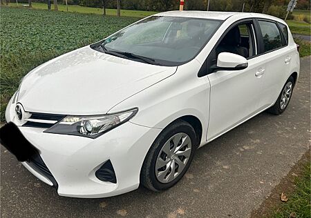 Toyota Auris Cool 1,33-l-Dual-VVT-i Klima, Festpreis.