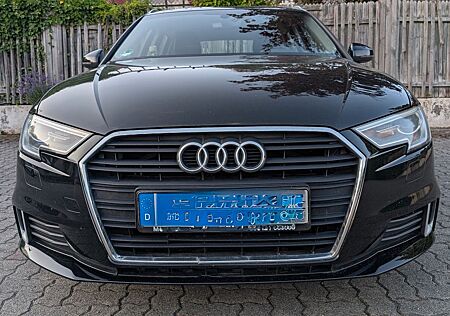 Audi A3 30 TFSI Sportback -SHZ , 8 Fach Bereift